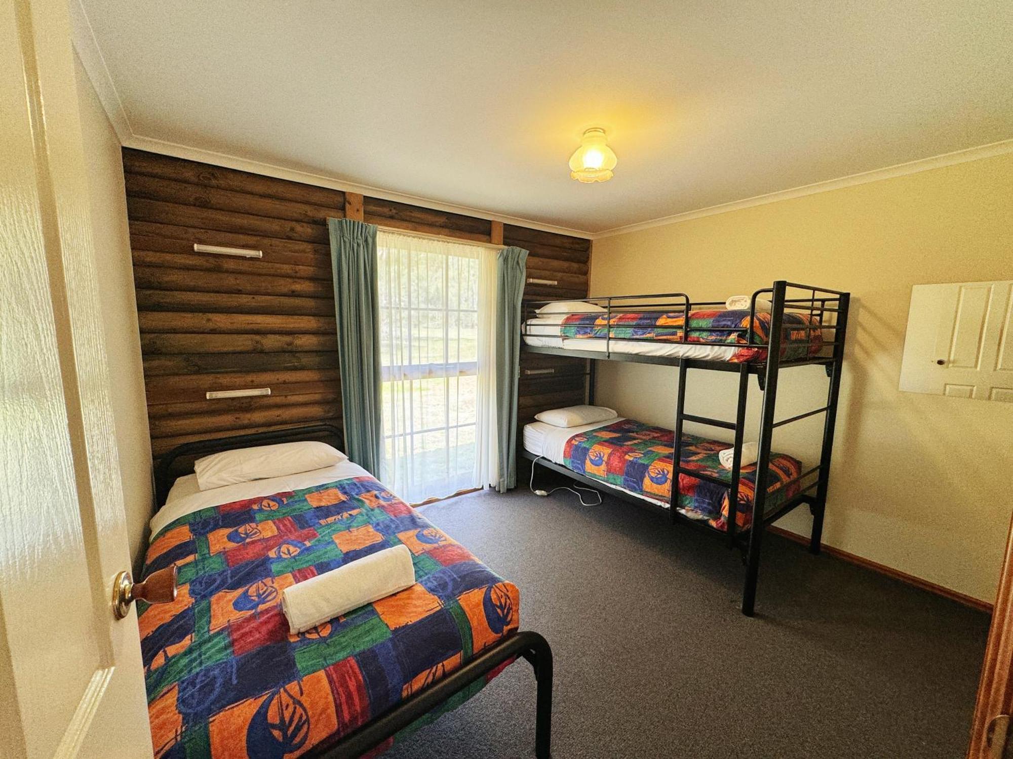 Halls Gap Log Cabins Bagian luar foto